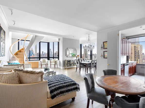 418 East 59th Street PHB image 1 of 10