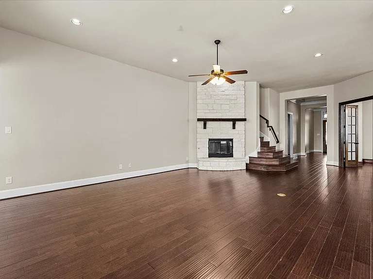 1117 Hancock Springs Ln — Photo 4