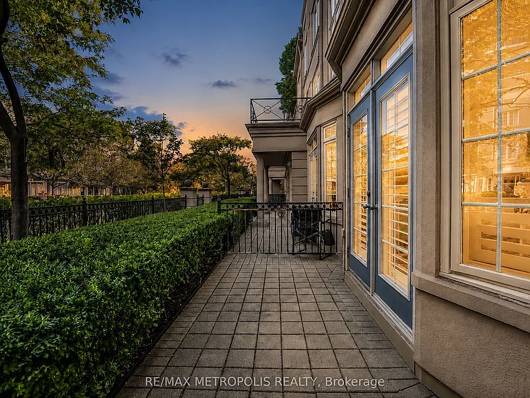 3 Rean Dr #Townhouse 13 — Photo 4