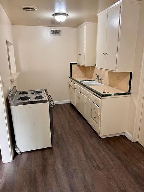2nd image of 4350 E Fairfax Ave #4350