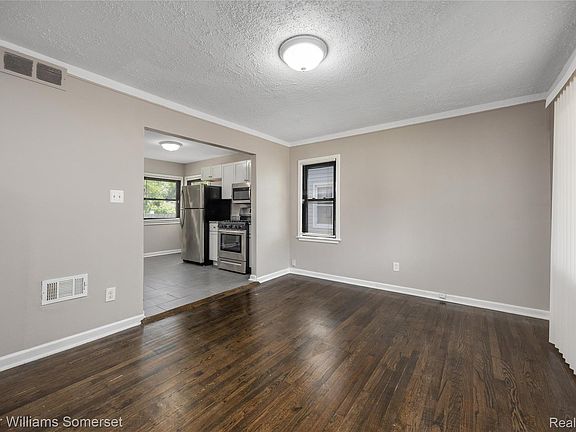 5th image of 8289 Ford Ave