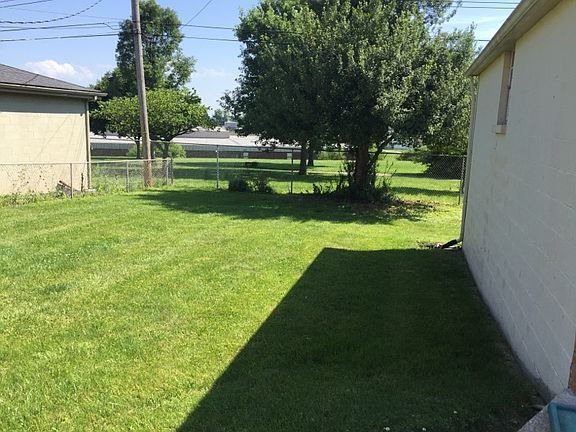 Backs up to Beaumont School