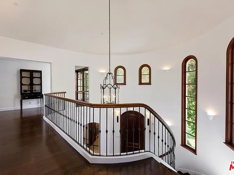 2134 La Mesa Dr — Photo 23