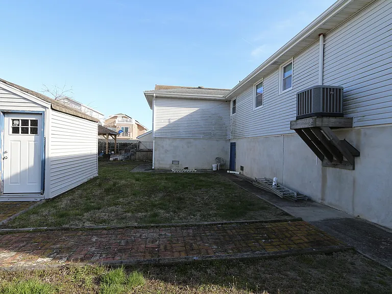 361 N Richmond Ave — Photo 30