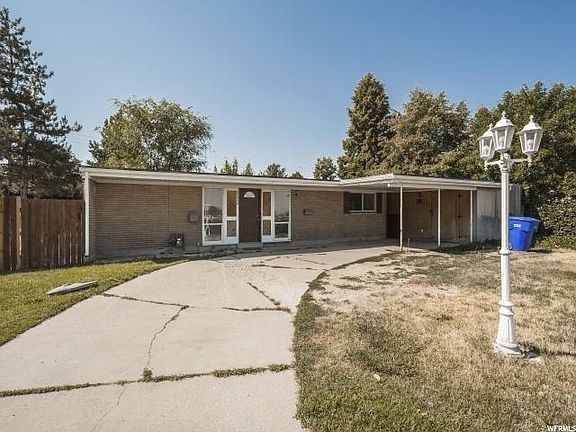 2nd image of 892 E Larkspur Dr