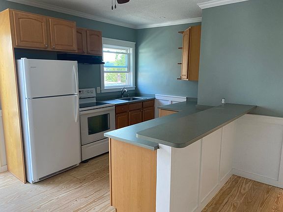 3rd image of 11 Willow St Floor 2