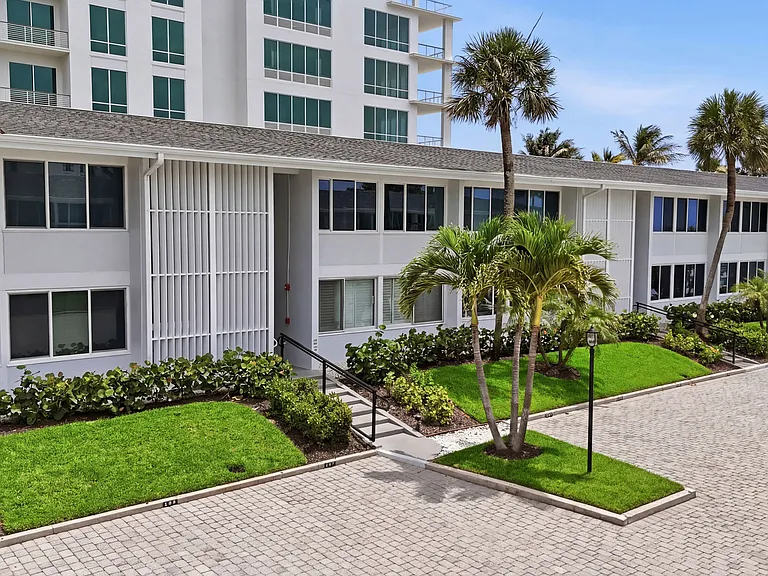 1065 Gulf Shore Blvd N #1 — Photo 8