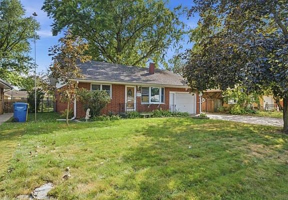2nd image of 609 E Ash Pl