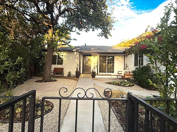 Entrance to front yard private courtyard