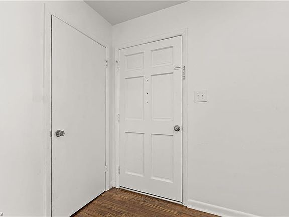 5th image of 410 Parkwood Ave