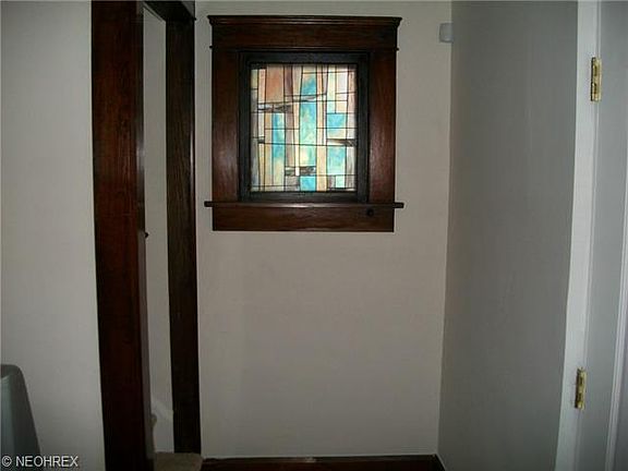 4th image of 66 Elinor Ave
