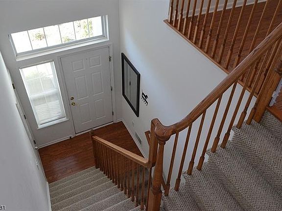 2nd image of 1048 Deerhaven Ter