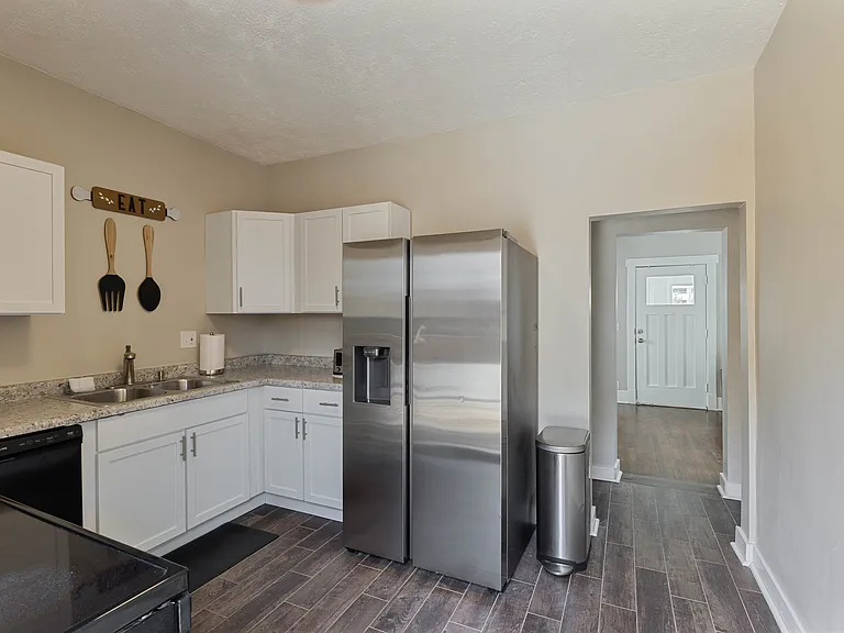 4335 Leavenworth St — Photo 15