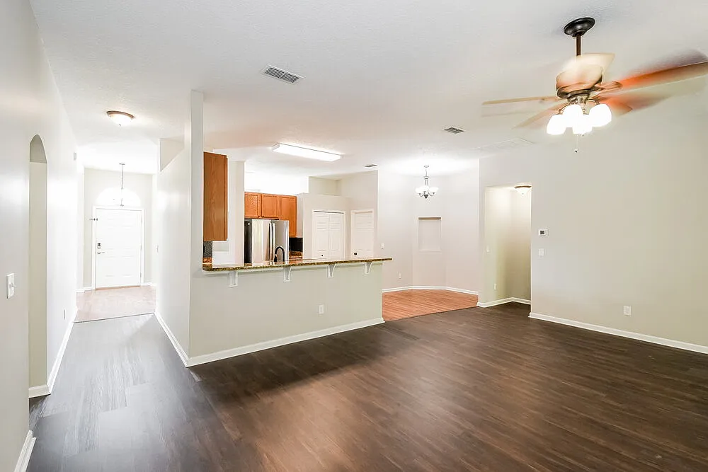 3 bed, 2.0 bath, 1865 sqft, $1,865 — Photo 3