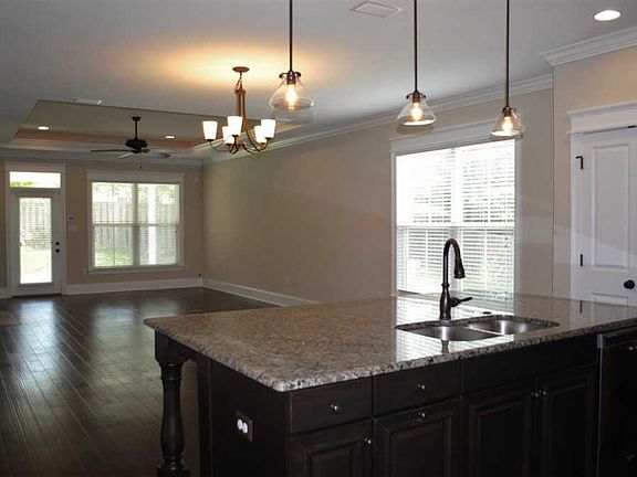 5th image of 154 Harlan Ct