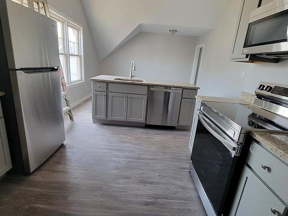 2nd image of 90 Stanley St