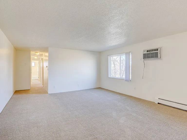 Allison Court Apartments — Photo 44