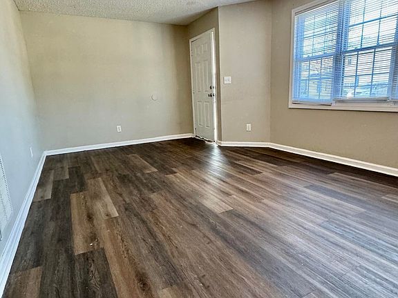 2nd image of 3995 Sterling Pointe Dr Unit Kkk3