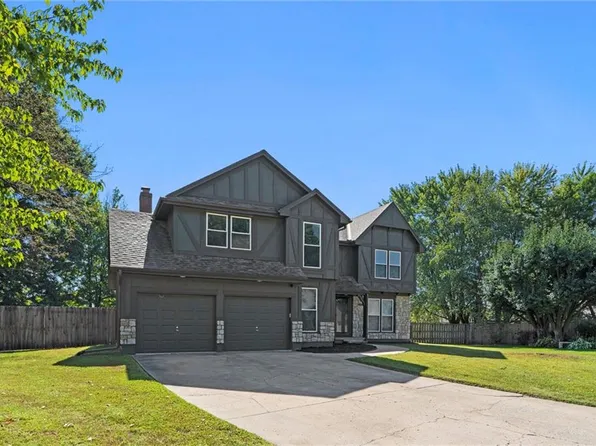 1121 SE Timbercreek Ln, Lees Summit, MO 64081