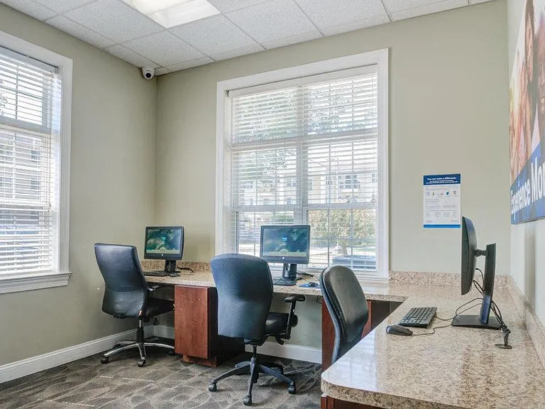Stonegate at Devon Apartment Homes — Photo 21