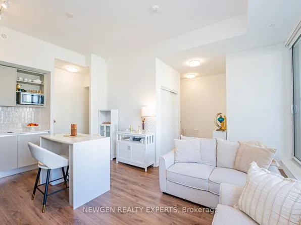 3020 Trailside Dr #129, Oakville, ON L6M 5R1