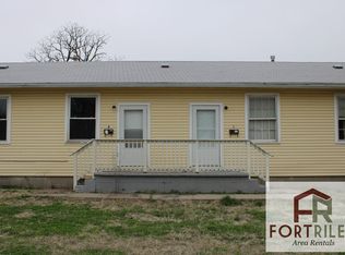 801 W 11th St APT 2, Junction City, KS 66441