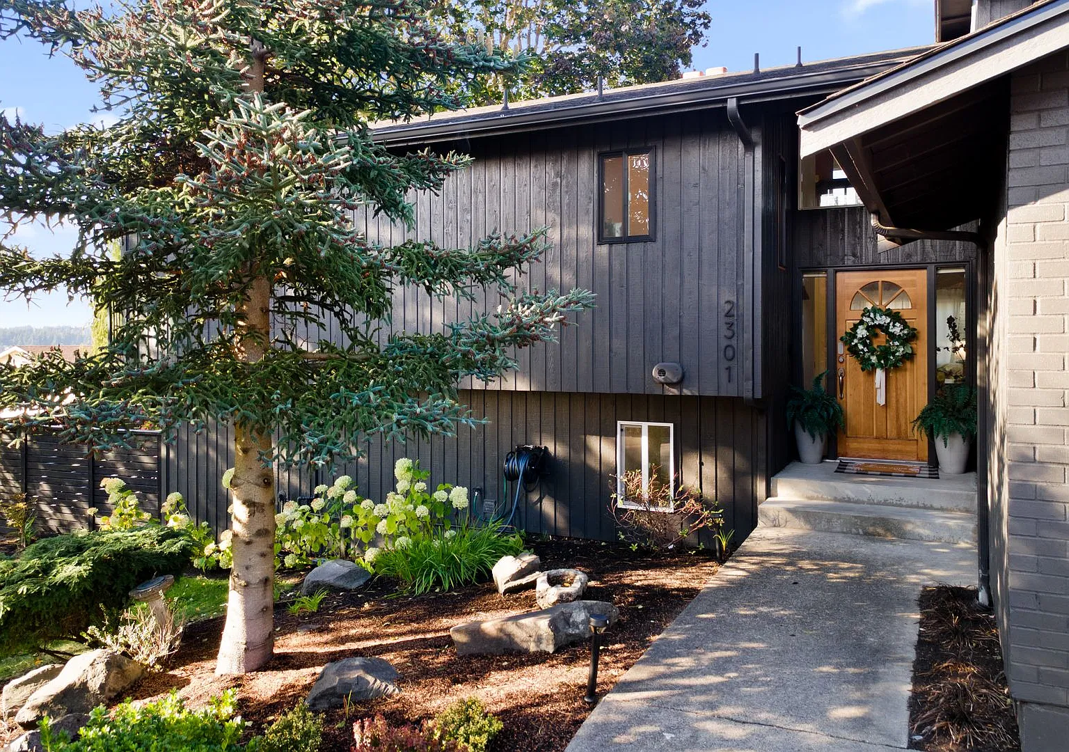 Stunning North Tacoma Home — Photo 2