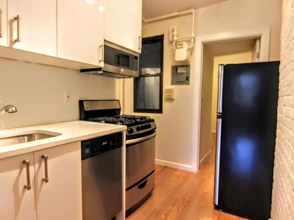 1st image of 425 W 45th St APT 4RW