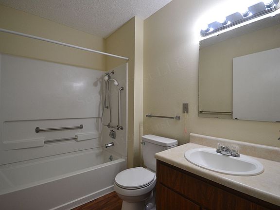 5th image of 510 Plaza Dr APT 03