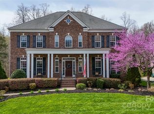 9160 Kensington Forest Dr, Harrisburg, NC 28075