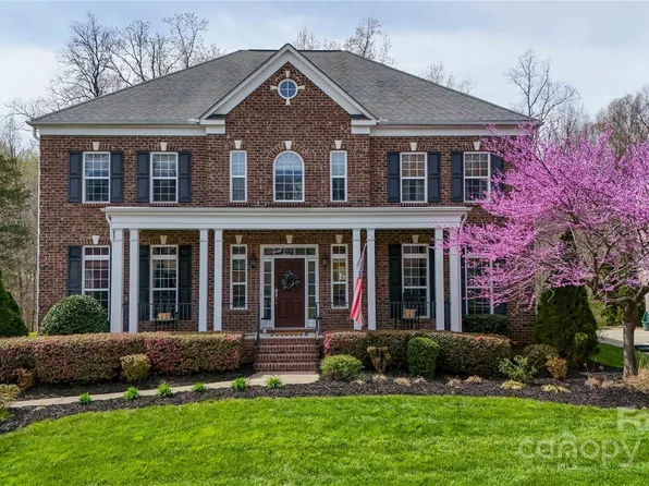 9160 Kensington Forest Dr, Harrisburg, NC 28075
