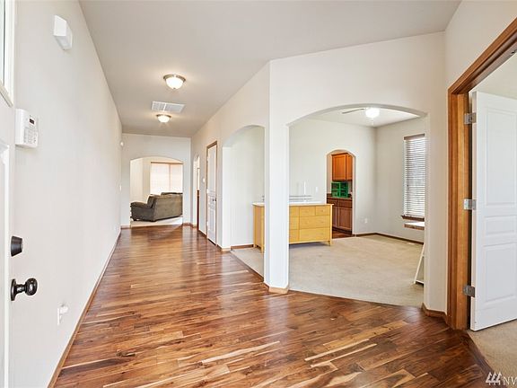 4th image of 200 Gipple St NE