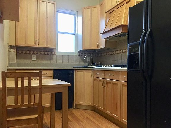 2nd image of 1321 Jefferson Ave #2