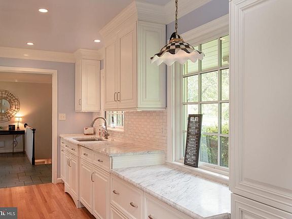 5th image of 7215 Burtonwood Dr