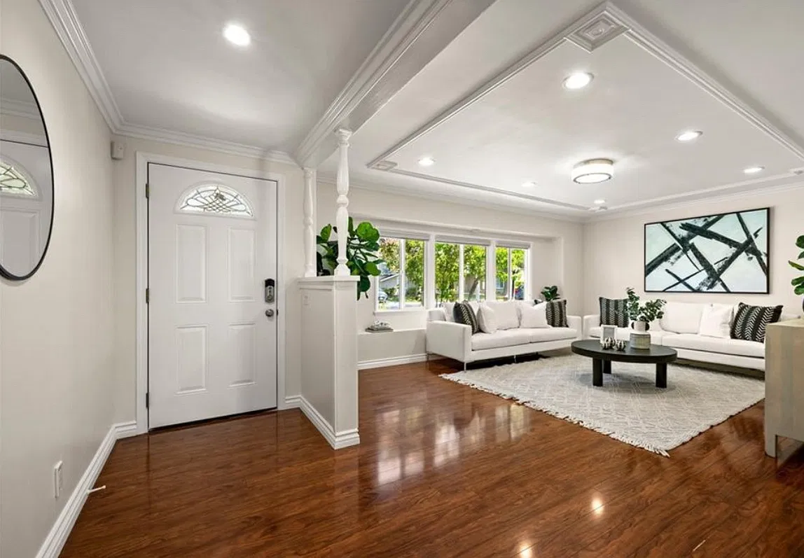 608 E Sandra Ave — Photo 2