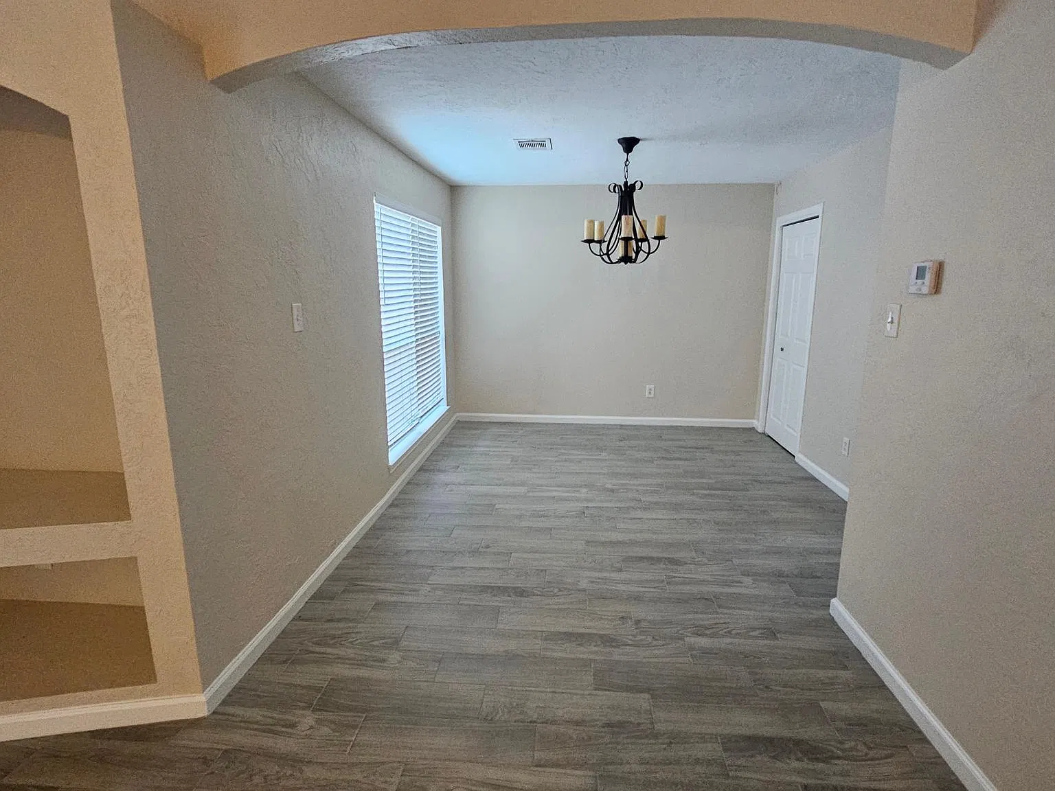3 bed, 2.5 bath, 2001 sqft, $1,999 — Photo 3