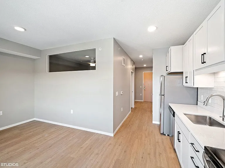 Lago Apartments — Photo 142