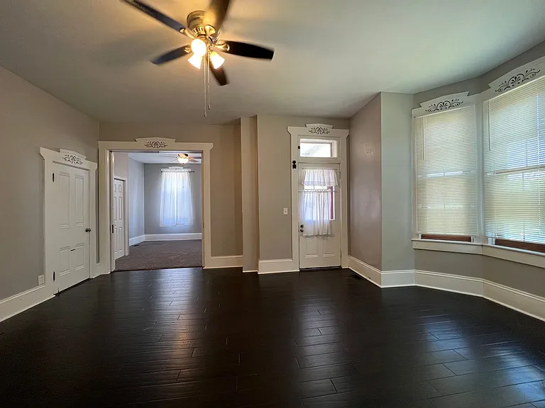 1326 Oak St — Photo 2