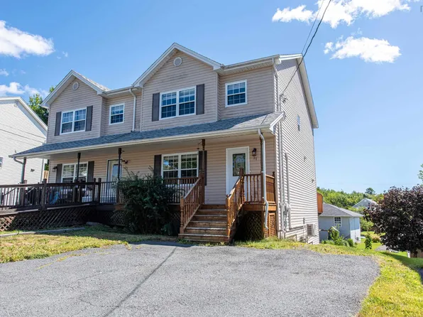 31 Hewer Cres, Middle Sackville, NS B4E 3E4