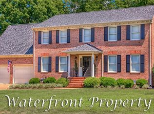 201 Breezy Hill Dr, Colonial Heights, VA 23834