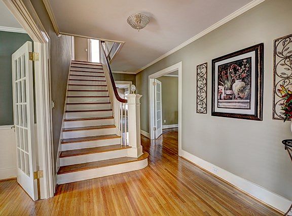 5th image of 404 W Mountain St