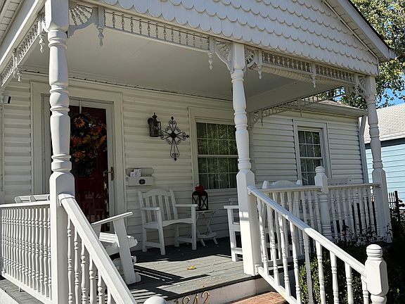 3rd image of 1842 N Auburn St
