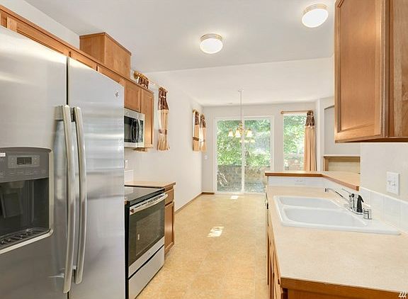 3rd image of 21411 104th Street Ct E