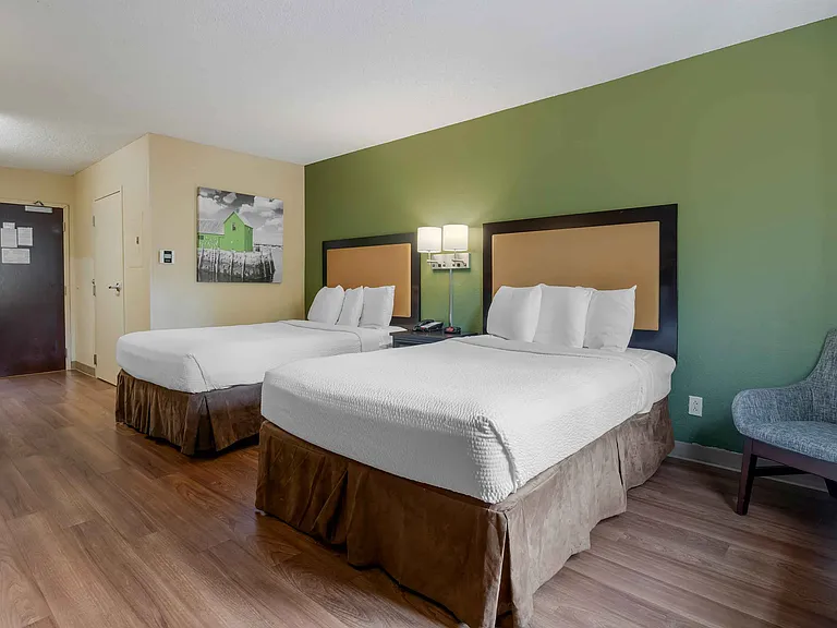 Studio Suite - 2 Full Beds