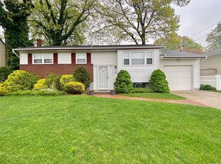 355 E Lake Ave, Massapequa Park, NY 11762