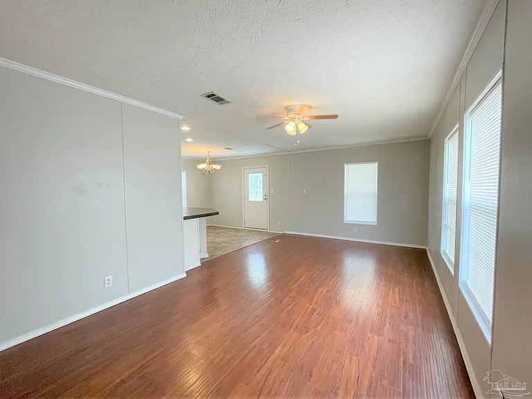 814 N East St — Photo 4
