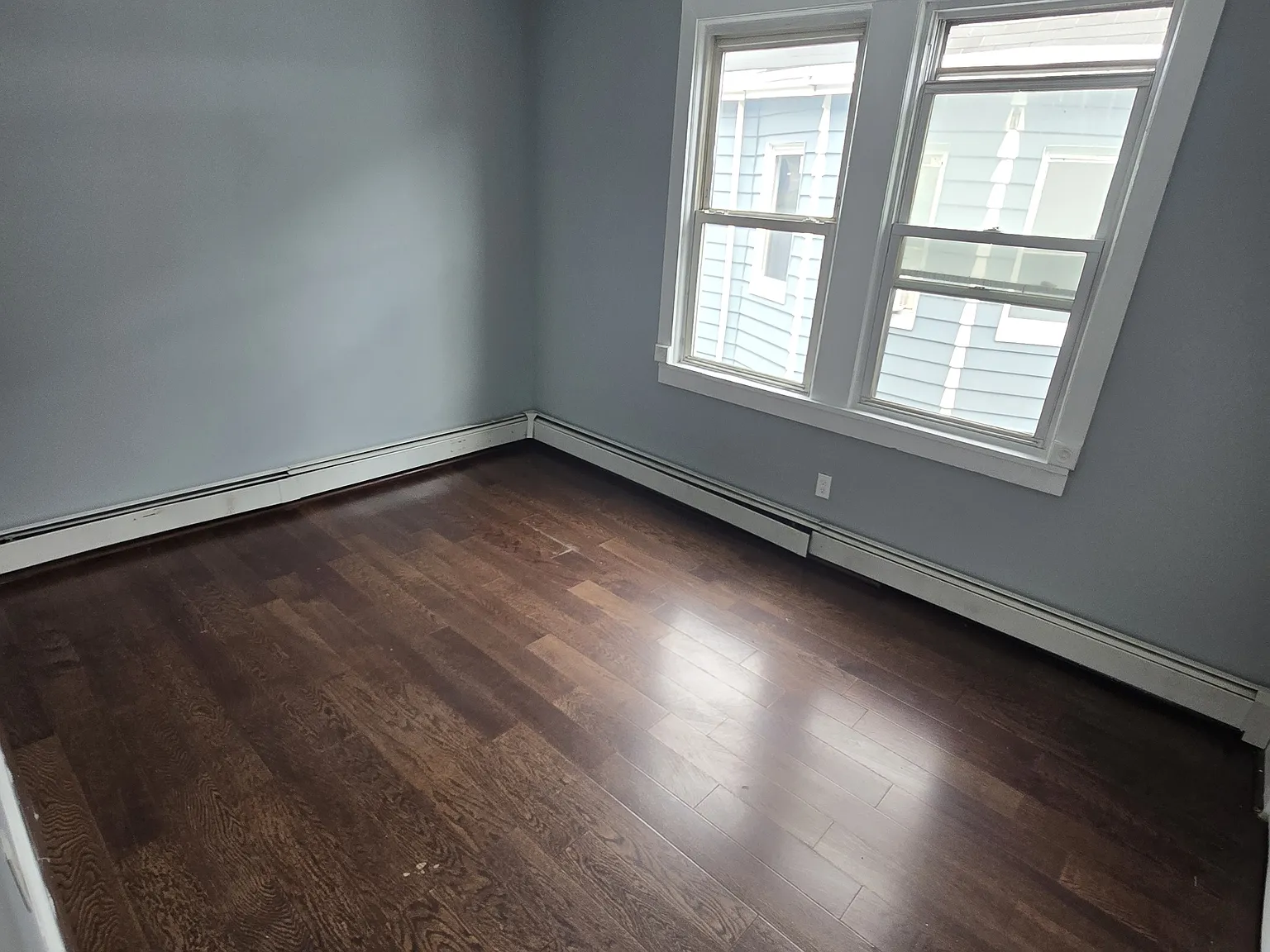 958 Grove St — Photo 3