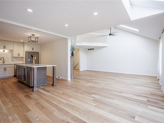 5th image of 396 Spinnaker Ln