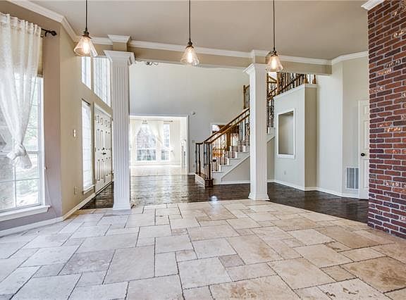5th image of 400 Soapberry Cir