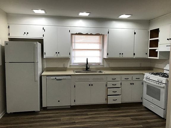 4th image of 3717 Hawthorne Dr